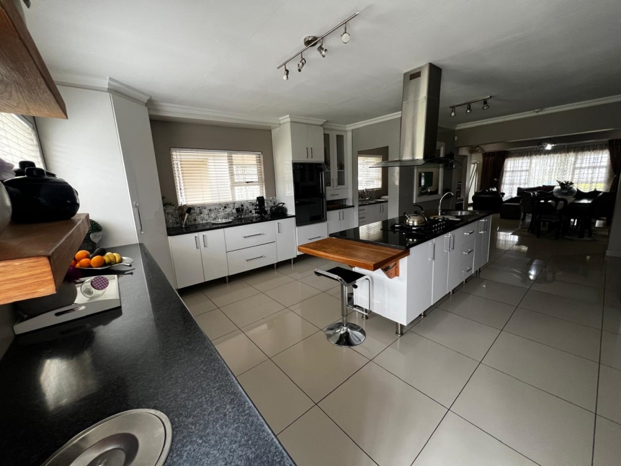 8 Bedroom Property for Sale in Abbotsford Eastern Cape